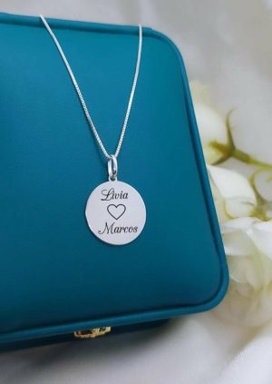 colar com nomes banhado a prata